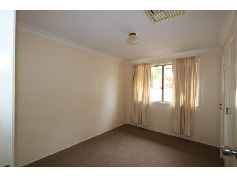 9 Cowan Cr, Emerald QLD 4720