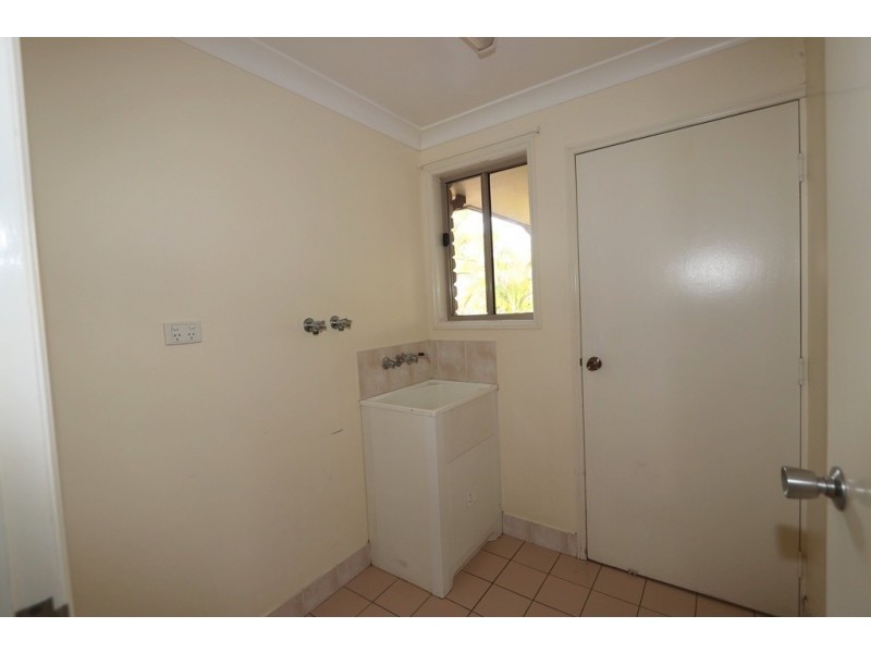 9 Cowan Cr, Emerald QLD 4720