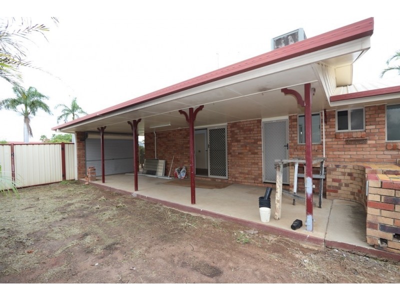 9 Cowan Cr, Emerald QLD 4720