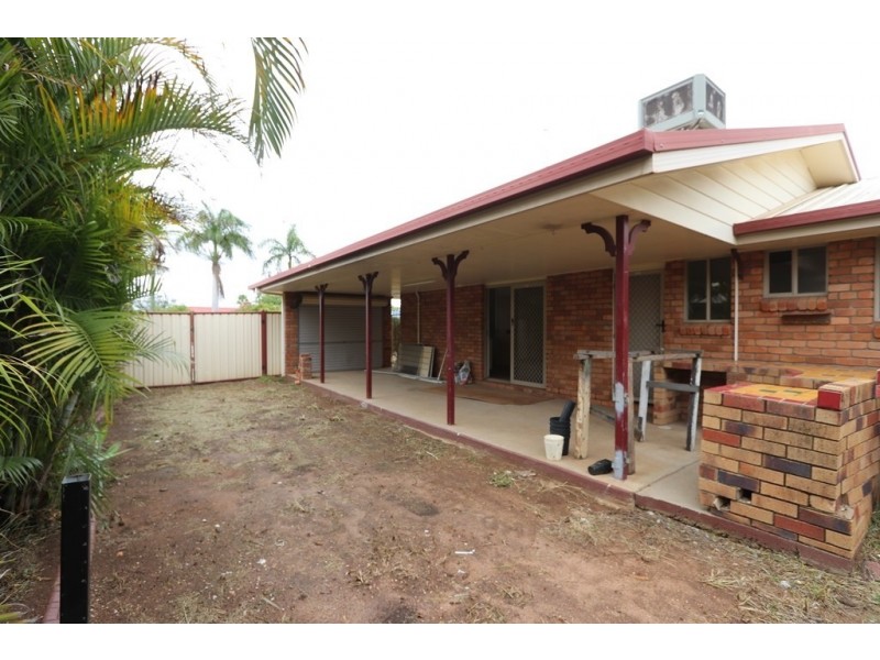9 Cowan Cr, Emerald QLD 4720