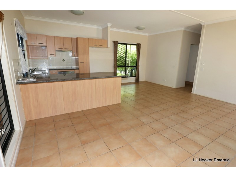 7/7 Poinciana Drive, Emerald QLD 4720