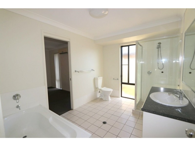 9 Rogers Street, Emerald QLD 4720