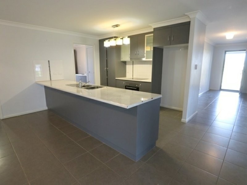 9 Lauren Drive, Emerald QLD 4720
