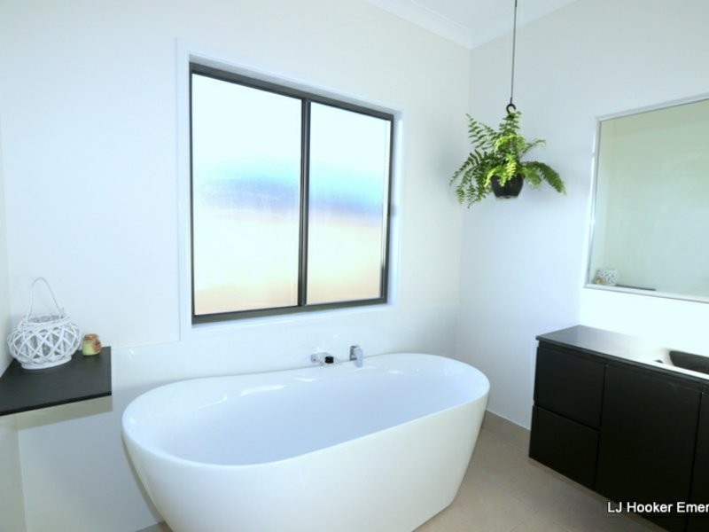 8 Costello Court, Emerald QLD 4720