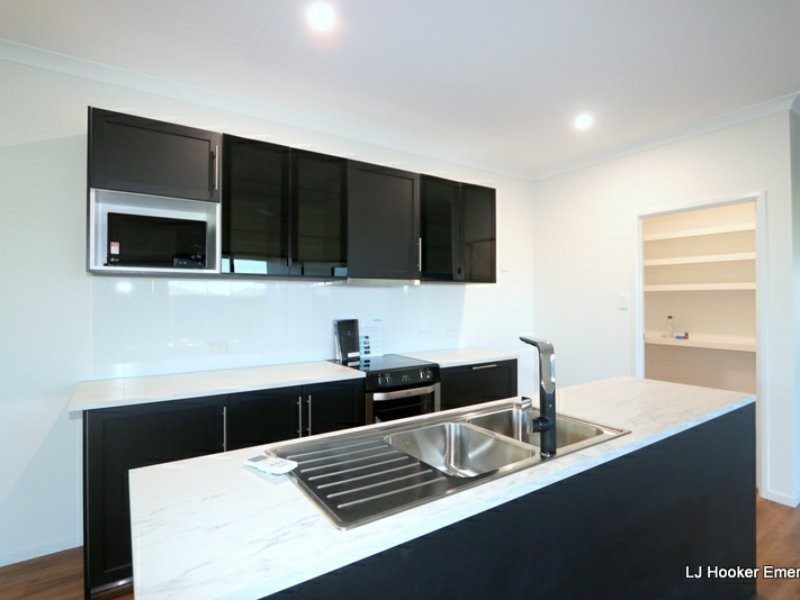 8 Costello Court, Emerald QLD 4720