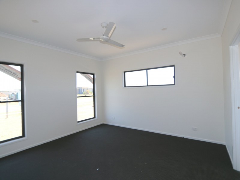 8 Costello Court, Emerald QLD 4720