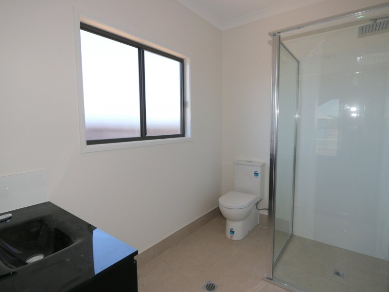 8 Costello Court, Emerald QLD 4720