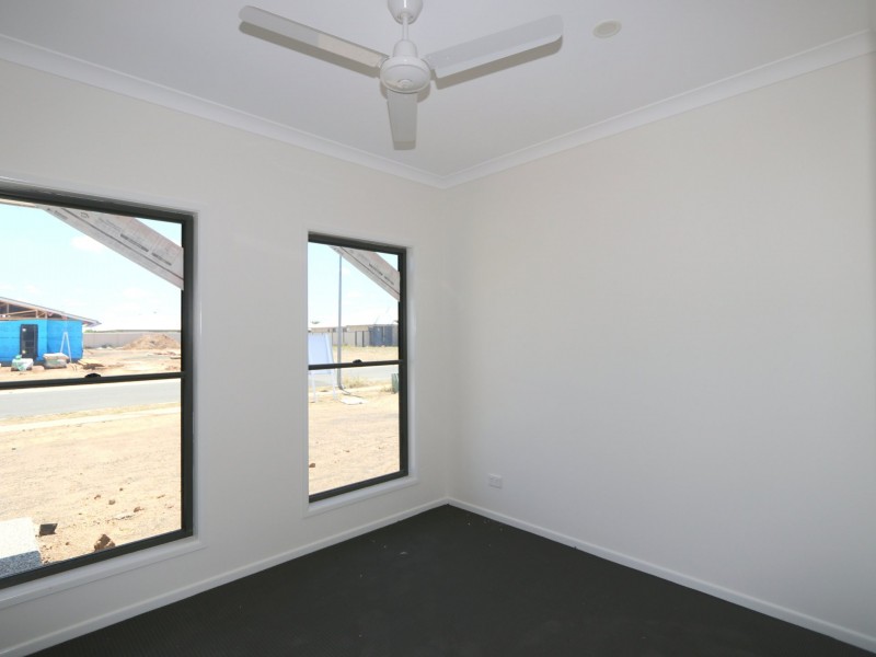 8 Costello Court, Emerald QLD 4720