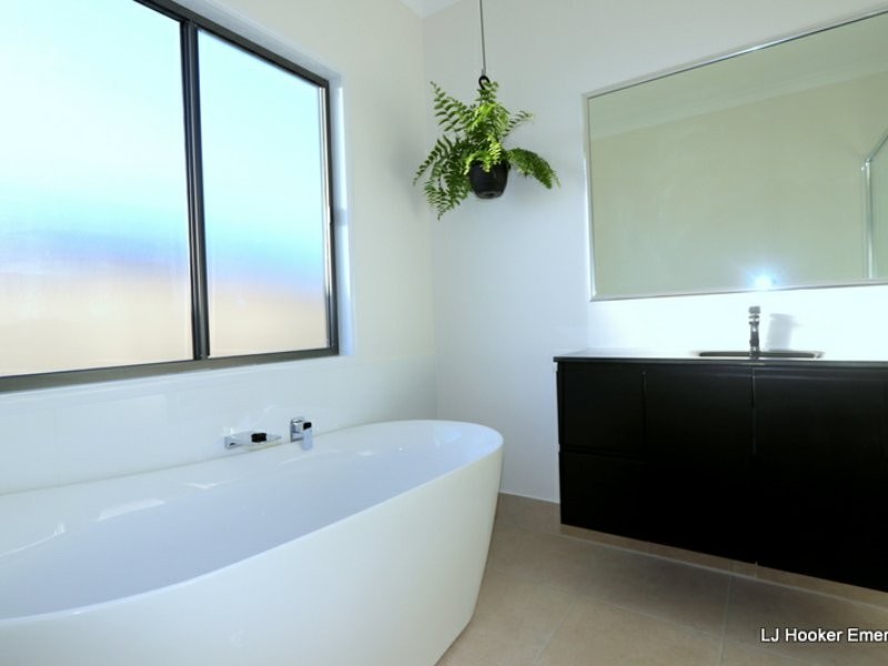 8 Costello Court, Emerald QLD 4720