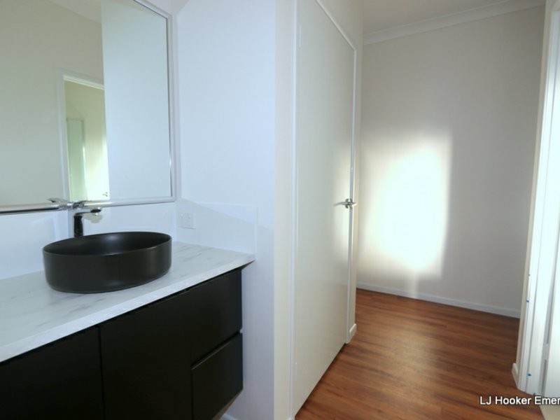 8 Costello Court, Emerald QLD 4720