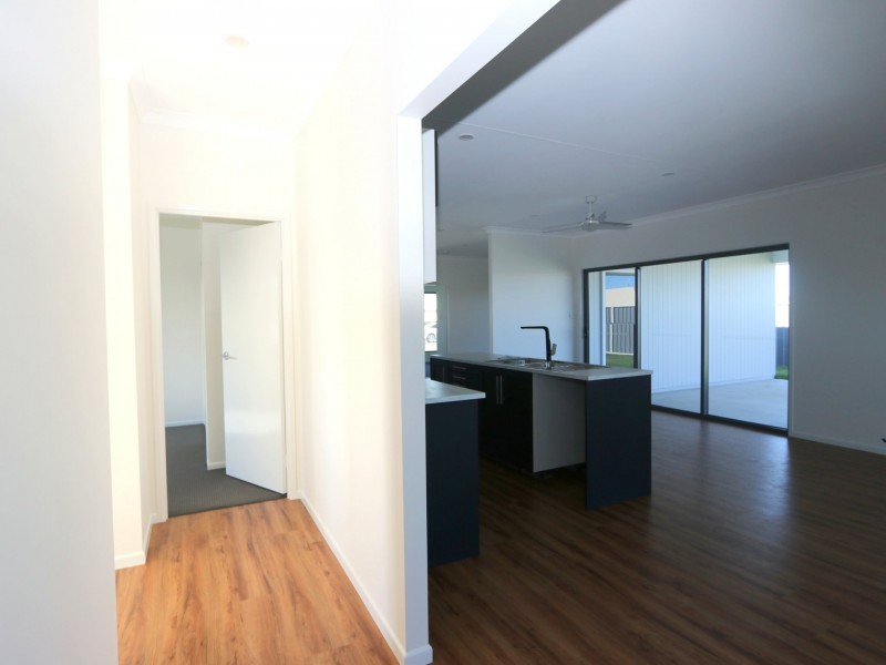 8 Costello Court, Emerald QLD 4720