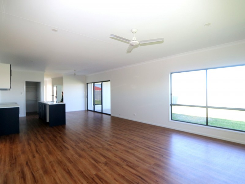 8 Costello Court, Emerald QLD 4720