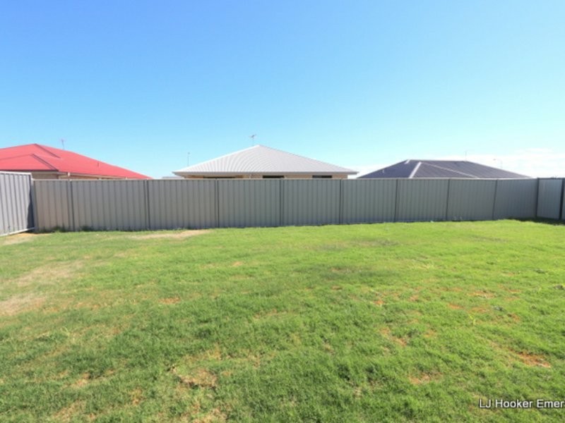 8 Costello Court, Emerald QLD 4720