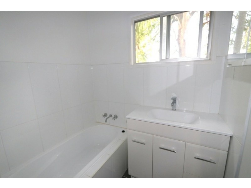 12 Mellish Crescent, Emerald QLD 4720