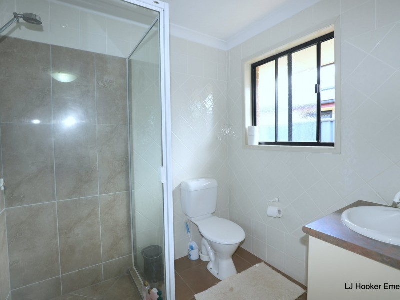 19 Vicki Close, Emerald QLD 4720