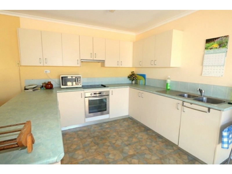 10 Retro Street, Capella QLD 4723