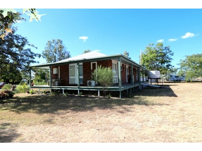 10 Retro Street, Capella QLD 4723