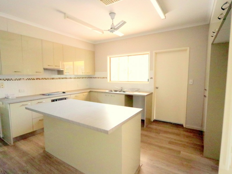 5 Ward Place, Emerald QLD 4720