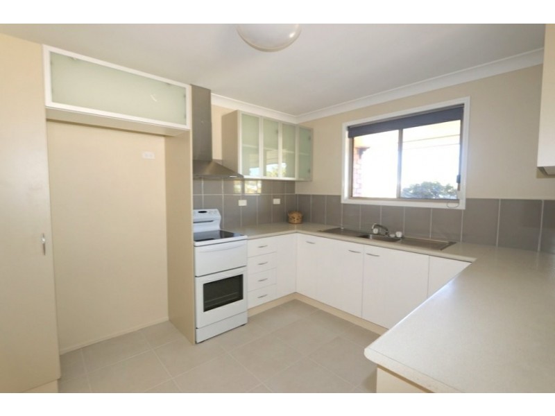 9 Cowan Cr, Emerald QLD 4720