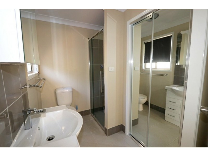 9 Cowan Cr, Emerald QLD 4720