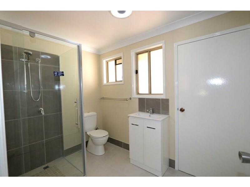 9 Cowan Cr, Emerald QLD 4720