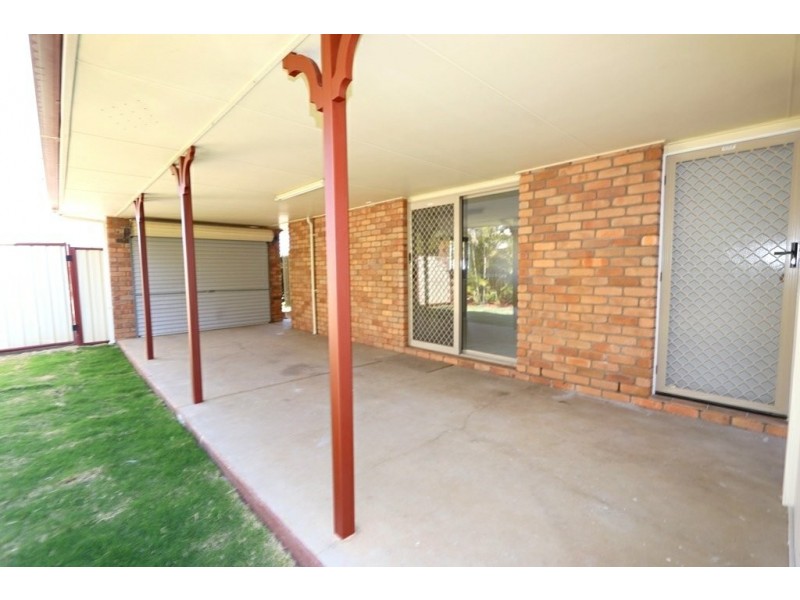 9 Cowan Cr, Emerald QLD 4720