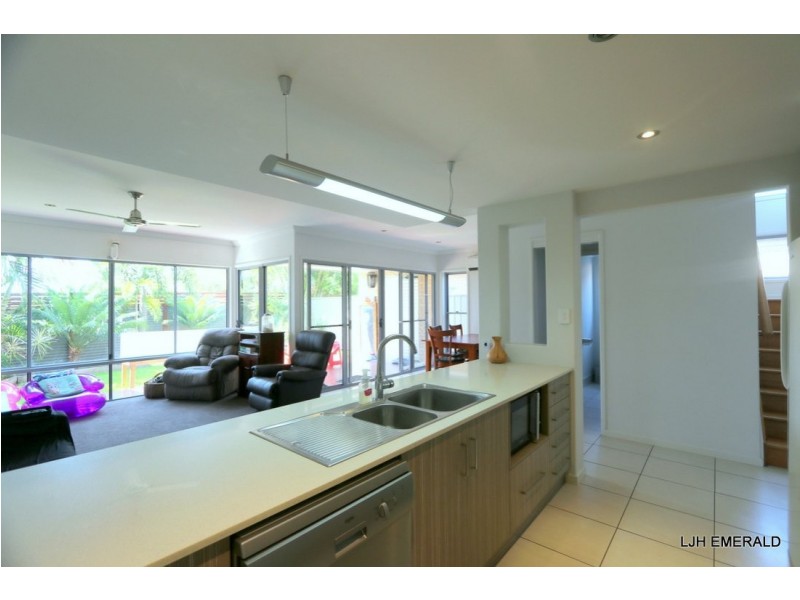 Unit 11/20-24 Mooney Street, Emerald QLD 4720