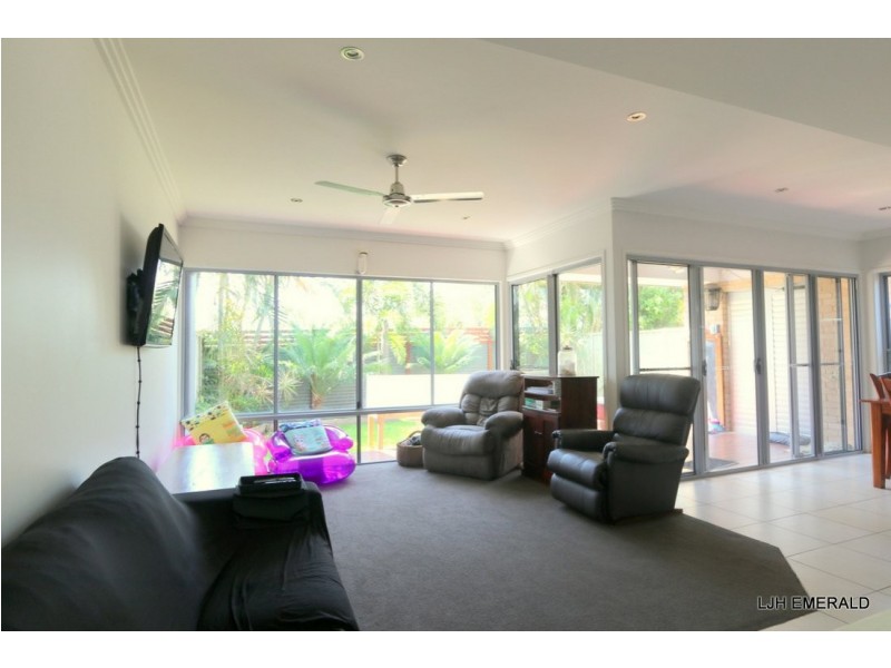 Unit 11/20-24 Mooney Street, Emerald QLD 4720