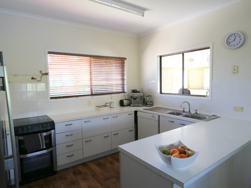 9 Ward Place, Emerald QLD 4720