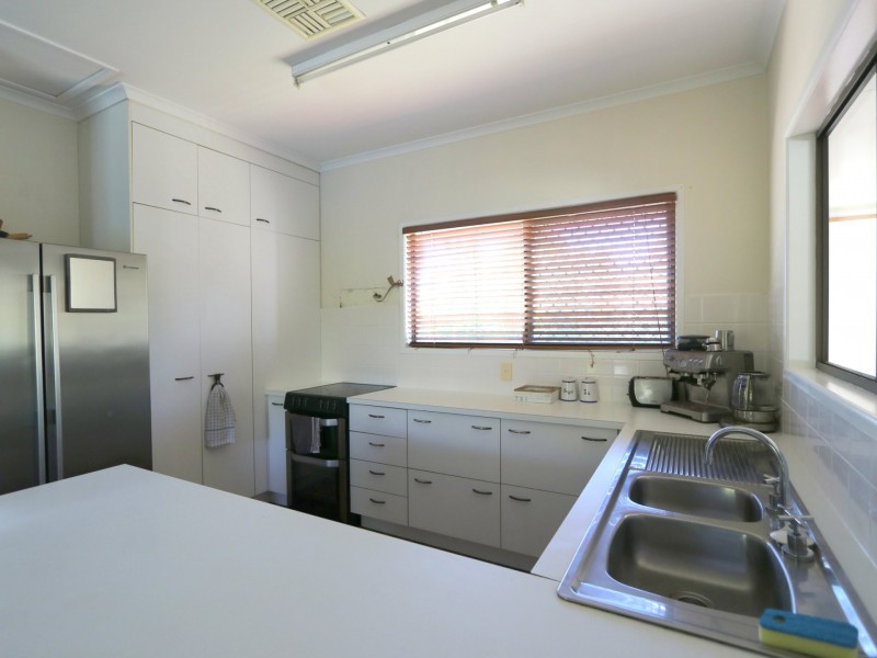 9 Ward Place, Emerald QLD 4720
