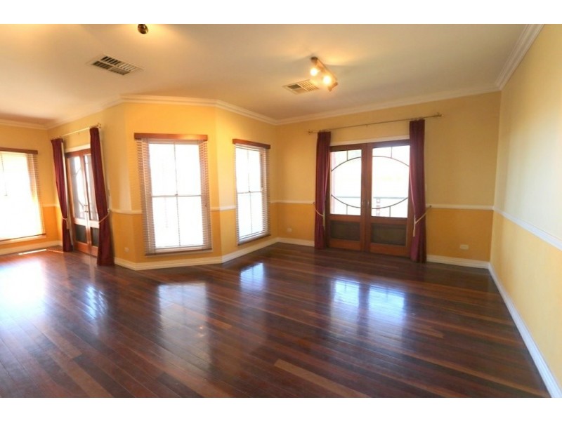 14 Jeppesen Drive, Emerald QLD 4720