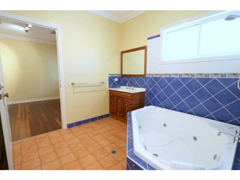 14 Jeppesen Drive, Emerald QLD 4720