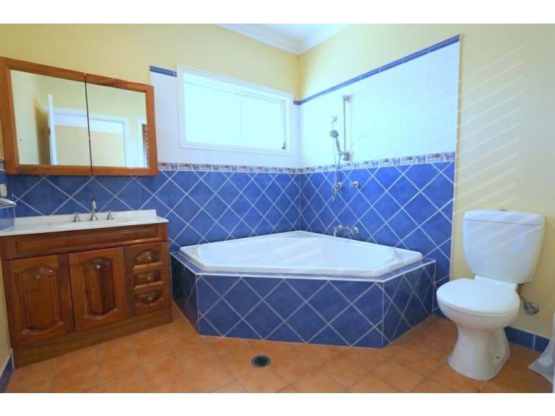 14 Jeppesen Drive, Emerald QLD 4720