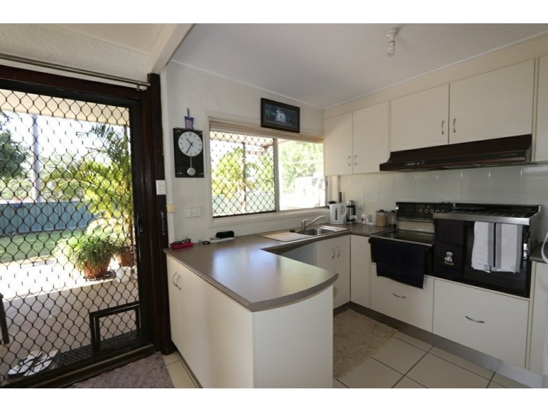 25 Roberts Street, Emerald QLD 4720