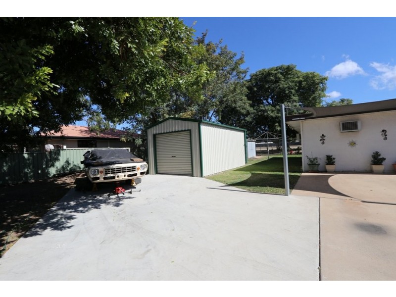 25 Roberts Street, Emerald QLD 4720