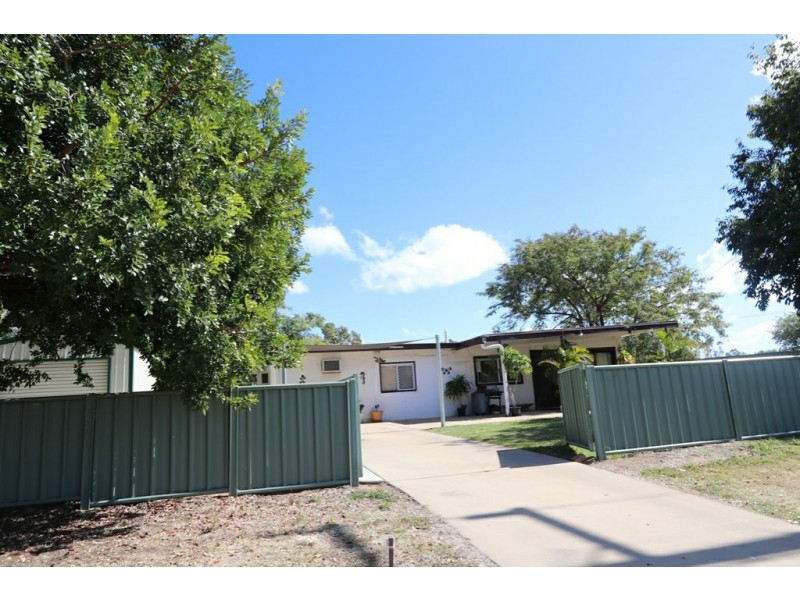 25 Roberts Street, Emerald QLD 4720