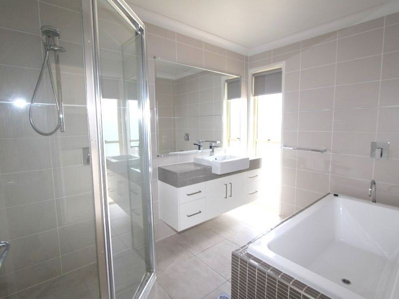 16 Kidd Street, Emerald QLD 4720