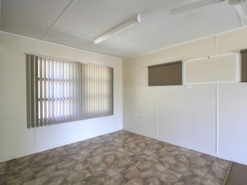 22 Racecourse Rd, Emerald QLD 4720