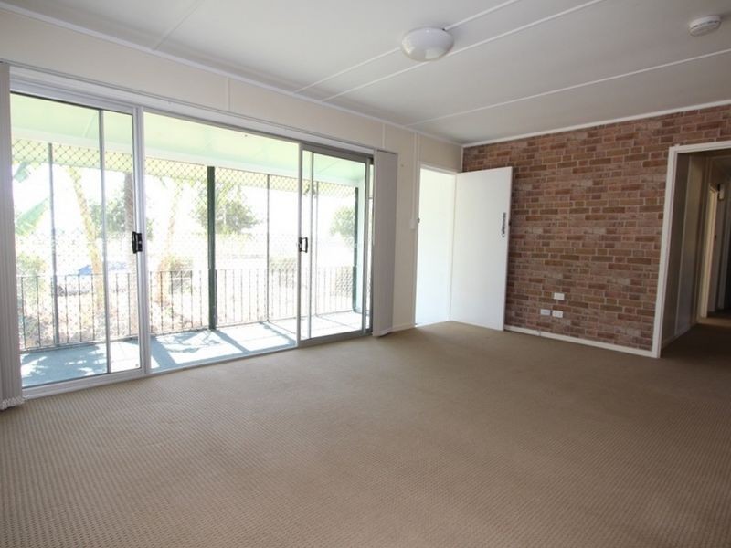 22 Racecourse Rd, Emerald QLD 4720