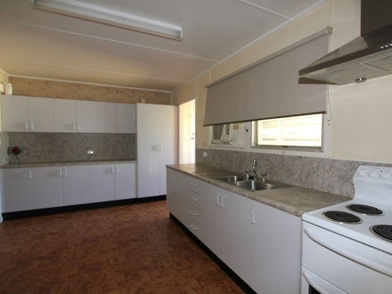 22 Racecourse Rd, Emerald QLD 4720