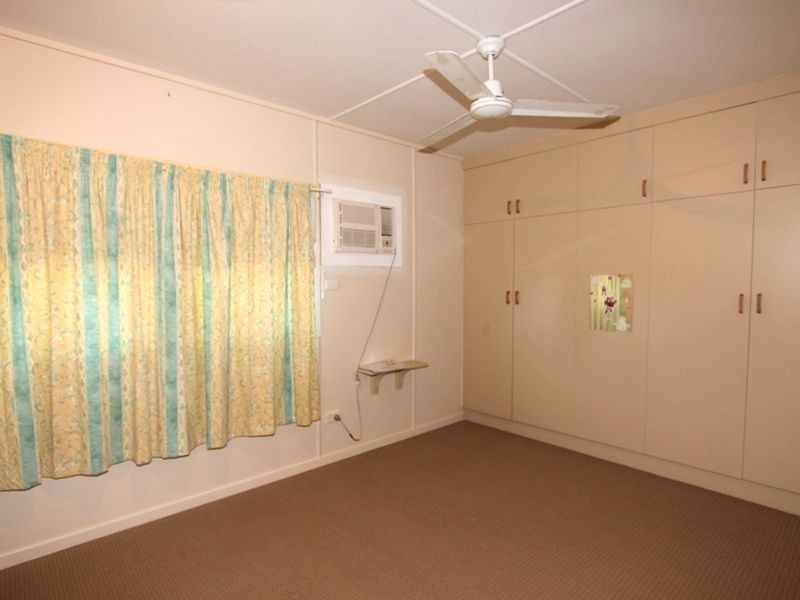 22 Racecourse Rd, Emerald QLD 4720