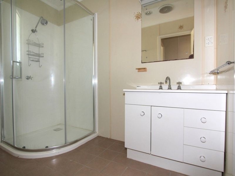 22 Racecourse Rd, Emerald QLD 4720