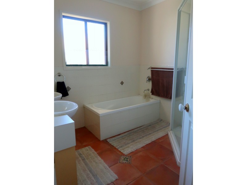 5 Dodd Drive, Emerald QLD 4720