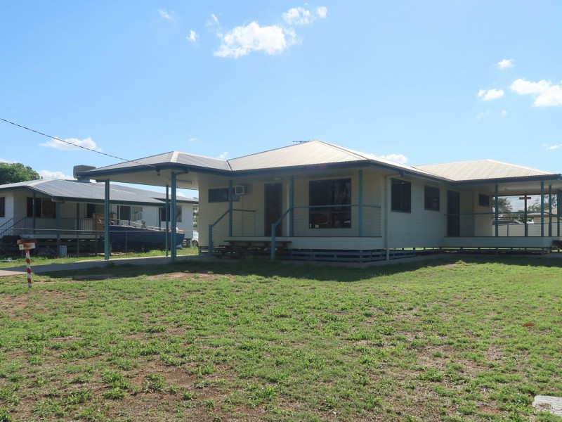 33 Diamond Avenue, Emerald QLD 4720