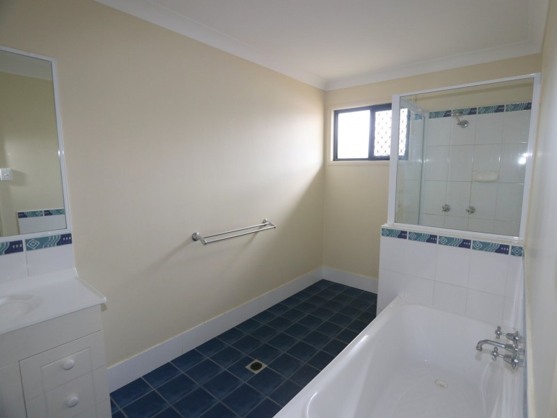 33 Diamond Avenue, Emerald QLD 4720