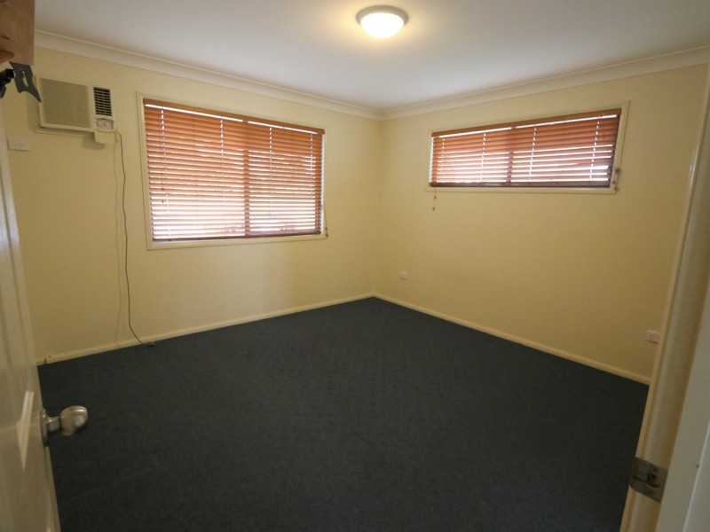 33 Diamond Avenue, Emerald QLD 4720