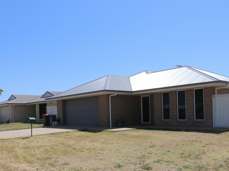 7 Elwick Court, Emerald QLD 4720