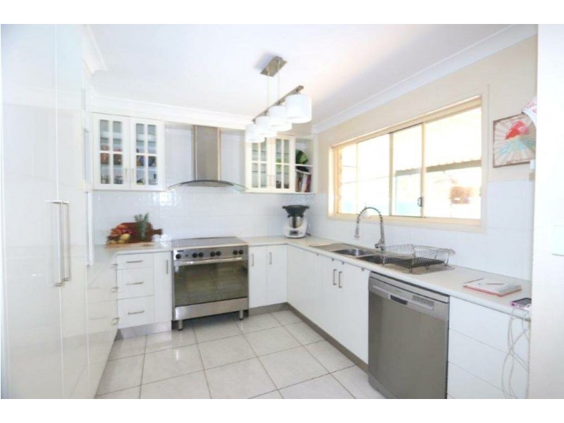 2 Wren Crt, Emerald QLD 4720