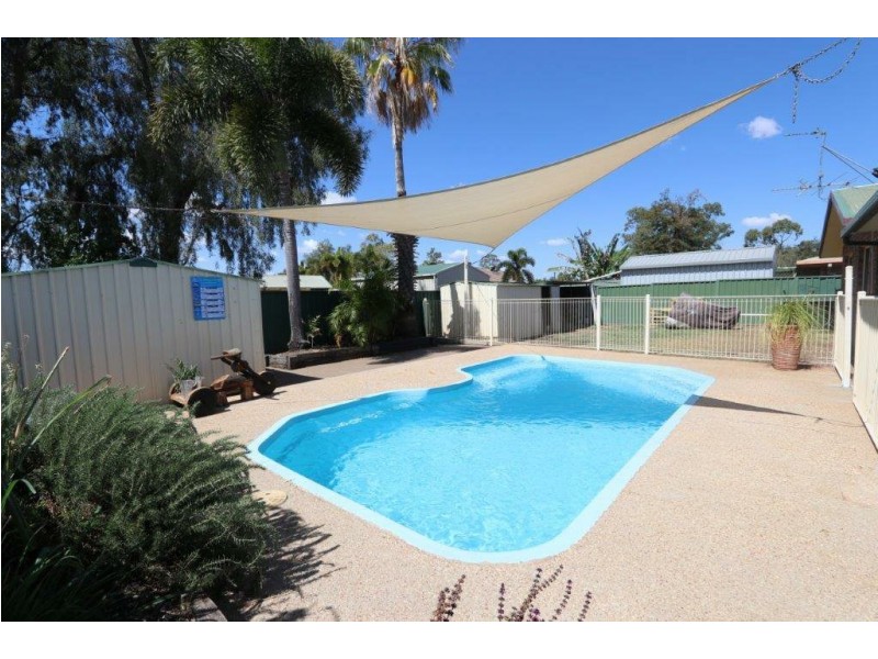 2 Wren Crt, Emerald QLD 4720