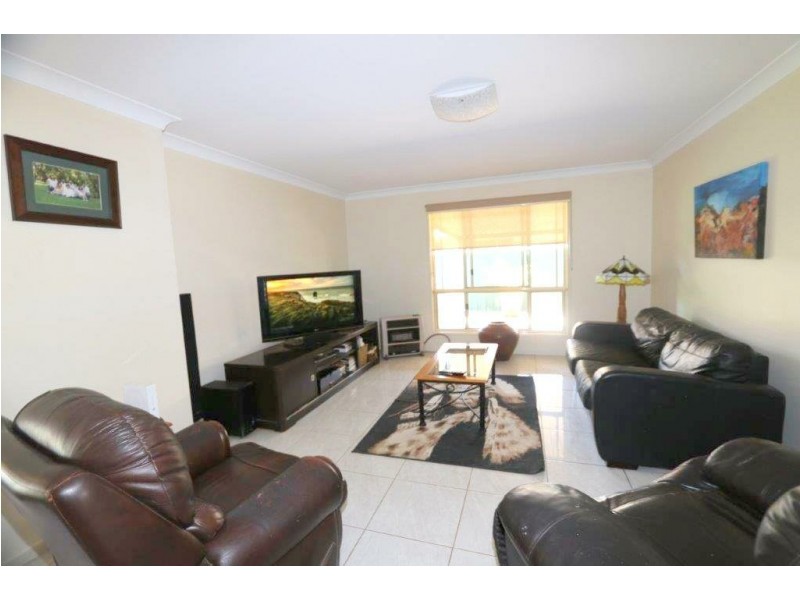 2 Wren Crt, Emerald QLD 4720